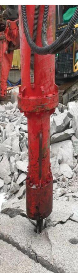 RS 岩石劈裂機在採石場作業